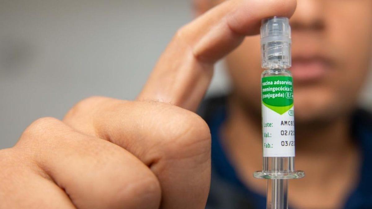 Morte de bebê por meningite acende alerta em SC; Estado soma 95 casos e oito mortes em 2026