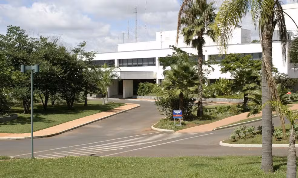 PF cumpre mandados em investigação sobre suposto plano contra Embaixada dos EUA no Brasil