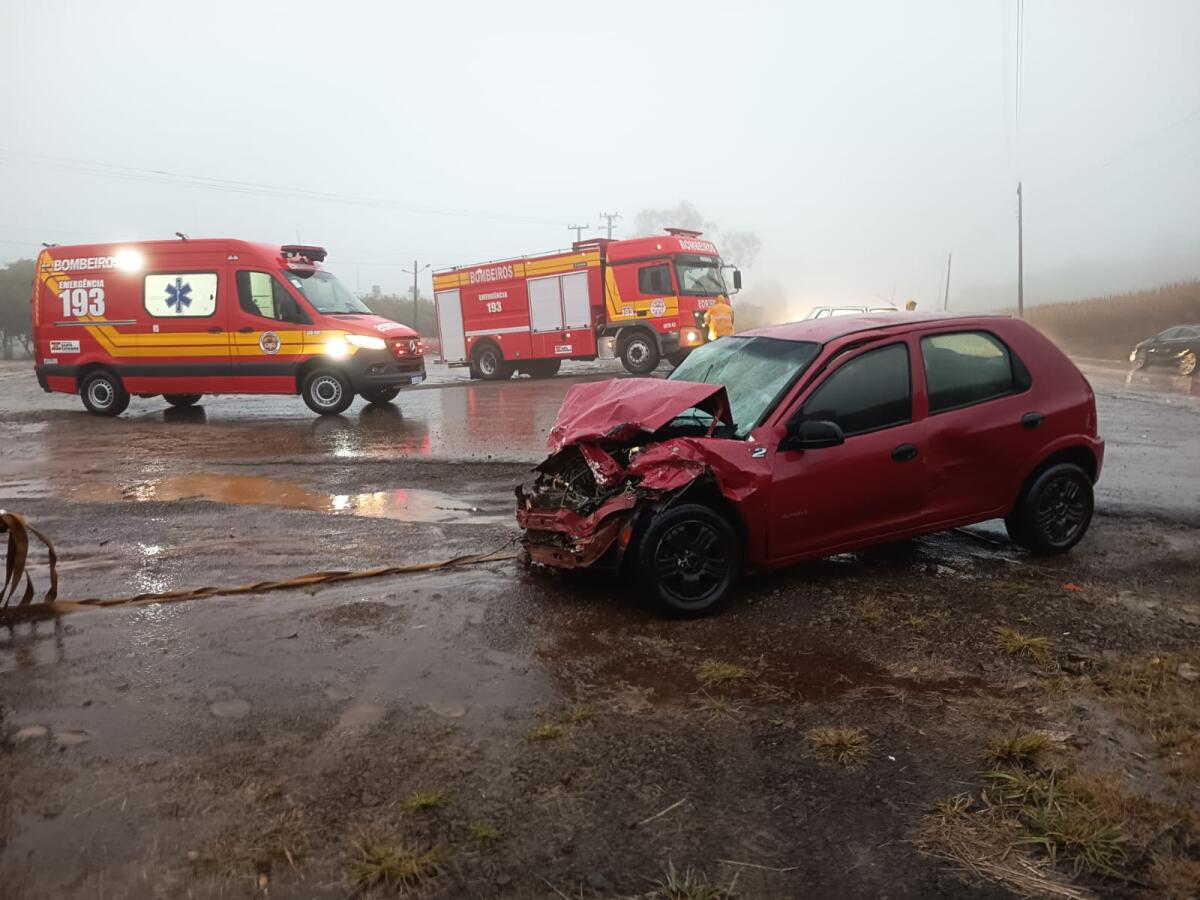Colisão entre três veículos deixa dois feridos na BR-163, em Guaraciaba