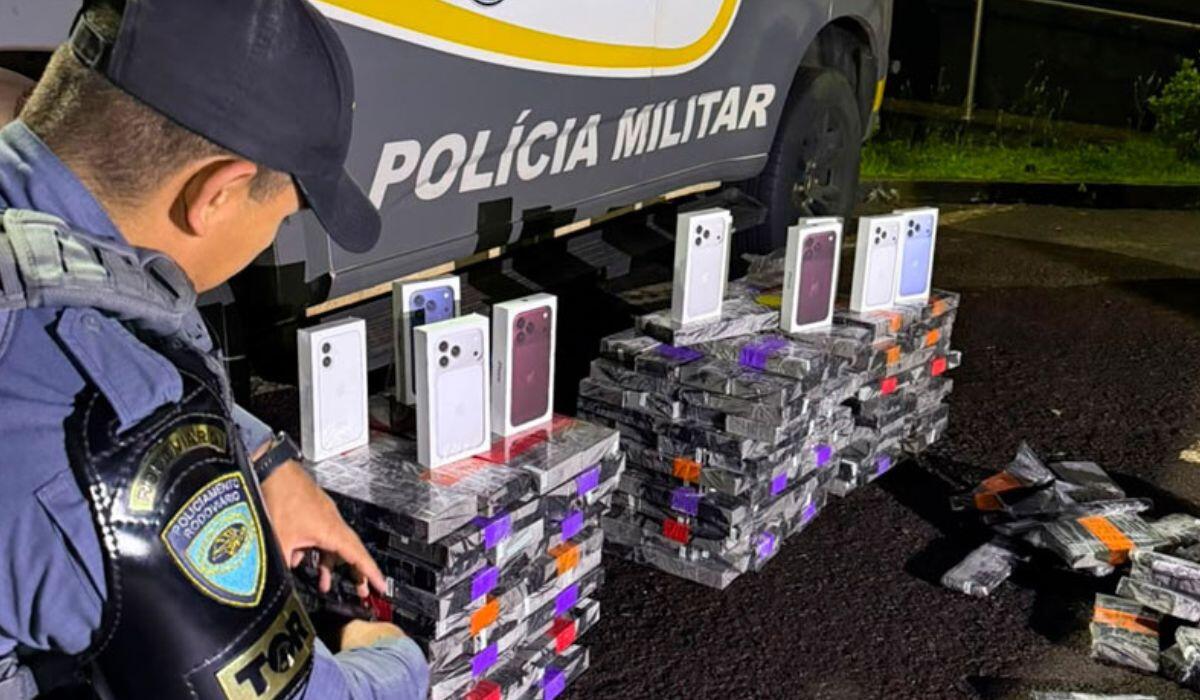 PM apreende mais de 300 celulares avaliados em R$ 3 milhões escondidos em caminhão de farinha