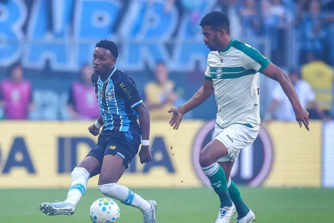 Grêmio aproveita expulsão e vence o Coritiba com gol de Gabriel Mec