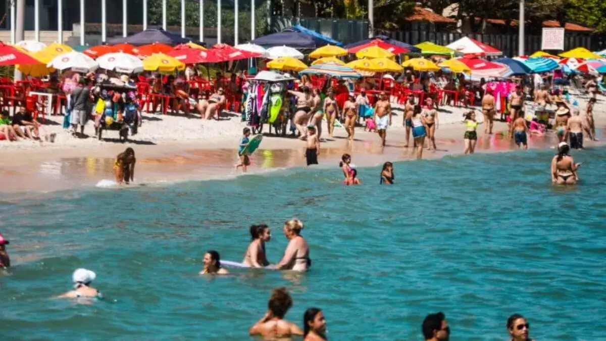 Mais de 190 pontos em praias estão próprios para banho em SC