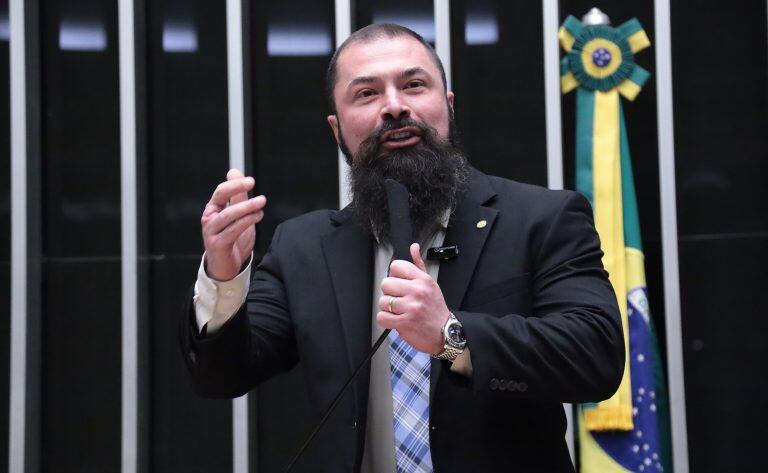 Comissão da Câmara aprova projeto que permite usar FGTS para compra de armas
