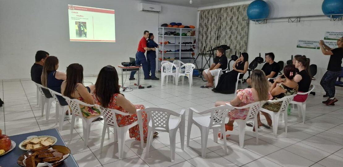Bombeiros fazem ação para prevenir engasgamentos em bebês em SMO