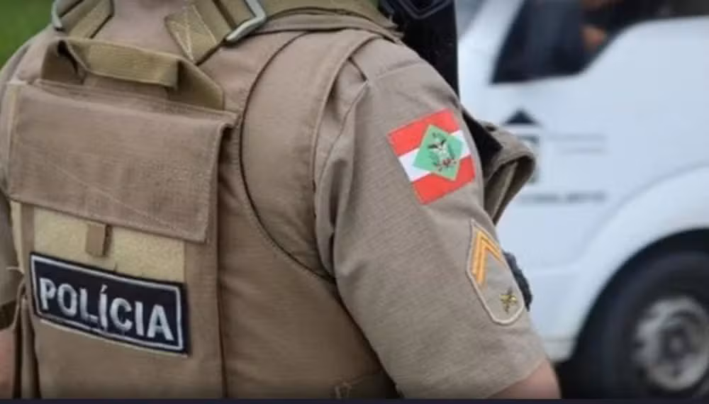 Adolescente de 14 anos é baleada no rosto dentro de casa por irmão de amiga em Lages