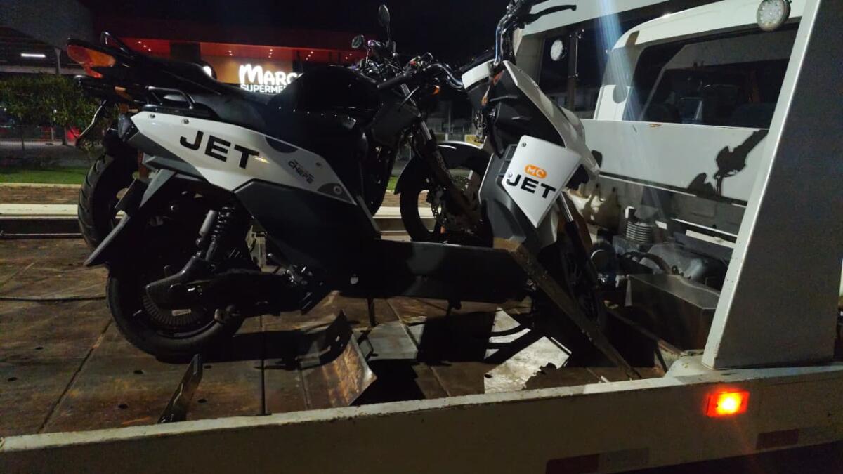Adolescente é flagrado pilotando ciclomotor irregular e veículo é apreendido em SMO