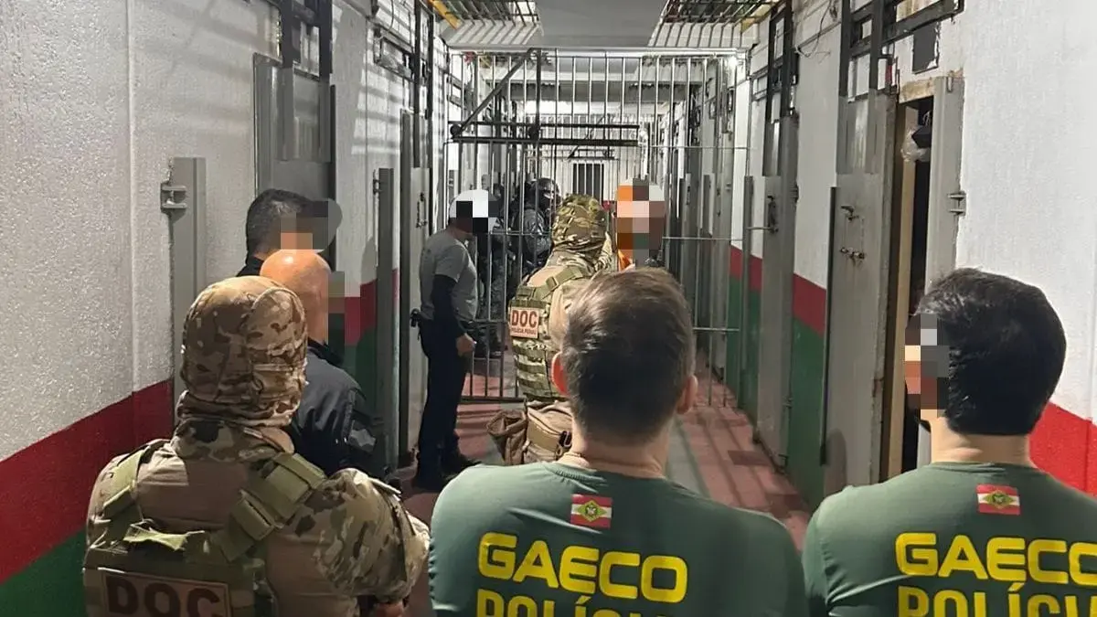 Facção agia de dentro de presídios em SC, expõe operação do Gaeco
