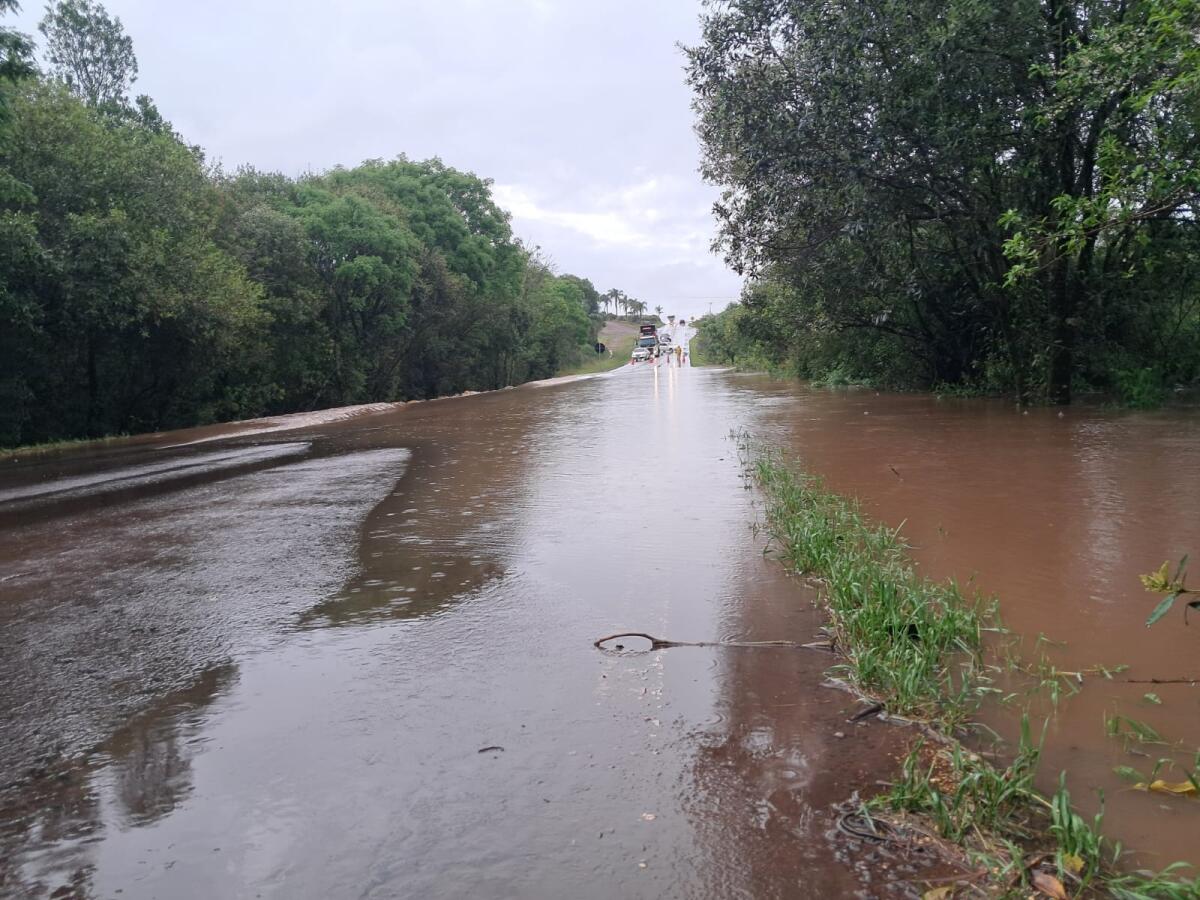 Chuva acumula mais de 200 milímetros em Campo Erê e Defesa Civil alerta eleitores para riscos nas estradas