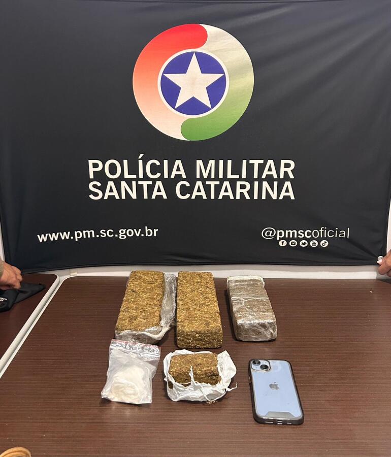 PM prende dois homens e apreende mais de 1,9 kg de drogas em Maravilha