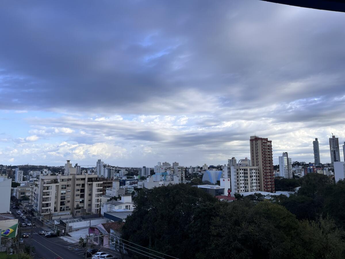 SC terá calor, temporais e chuva intensa até quinta-feira