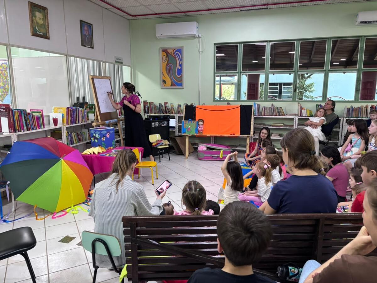 Biblioteca Municipal celebra 66 anos com contação de histórias para crianças em São Miguel do Oeste