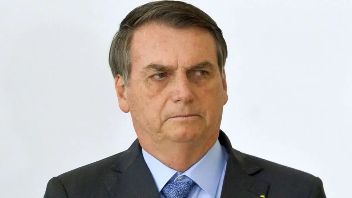Carlos atualiza estado de saúde de Bolsonaro e revela ponto que mais preocupa médicos