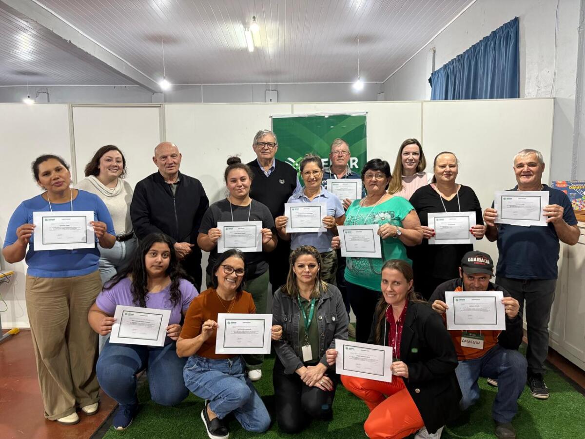 Guaraciaba entrega certificados de curso de Inclusão Digital Rural