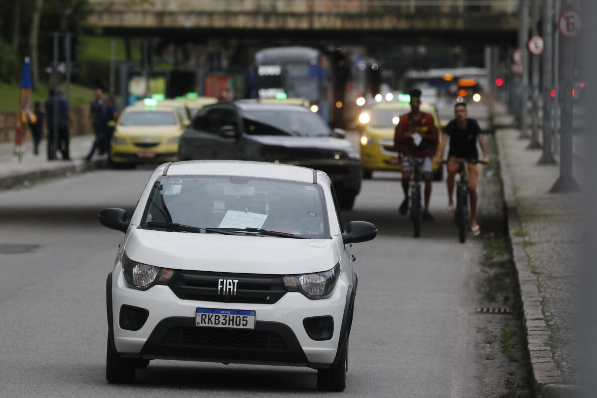 Placas de carros podem voltar a mostrar cidade e estado; projeto avança na Câmara