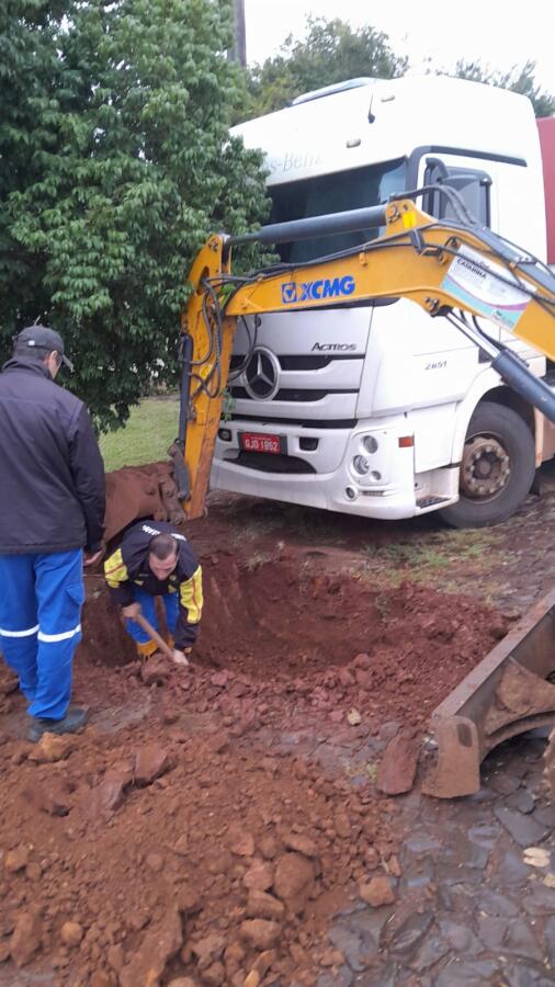 Falta d’água atinge bairros altos de São José do Cedro durante melhorias na rede