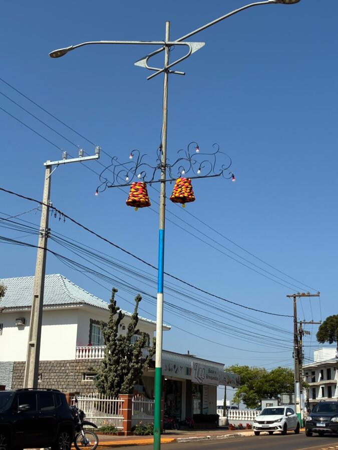 Avenida Gustavo Fetter recebe decoração para a Kerb Fest 2026