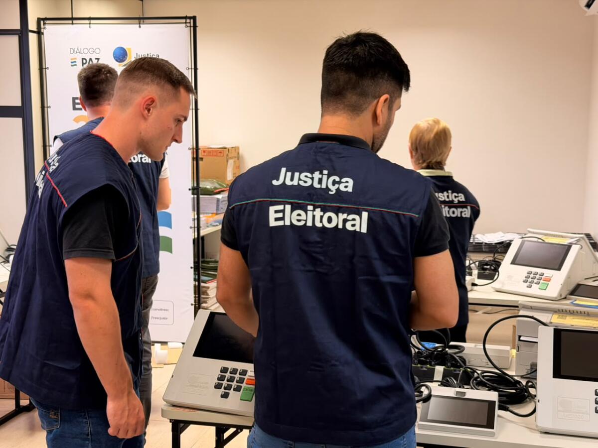 Justiça Eleitoral realiza conferência das urnas eletrônicas em São Miguel do Oeste