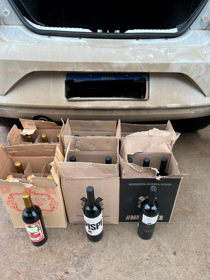 Polícia apreende seis caixas de vinho contrabandeadas no interior de Guaraciaba